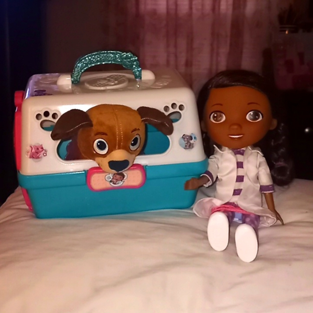 Disney Jr. Talking Doc McStuffin Doll w/ Dog and Dog Carrier Bundle